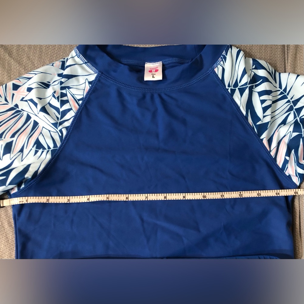 Shekini Rashguard and bottom. Size Large - Picture 5 of 5